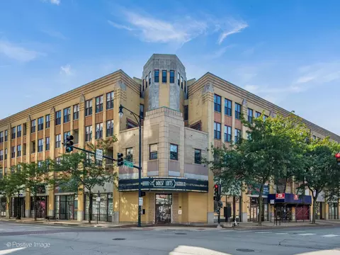 1645 W School St #418, Chicago, IL 60657