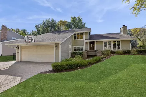 1116 Hidden Spring Dr, Naperville, IL 60540