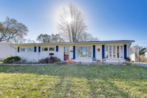 18323 W Woodland Ter, Gurnee, IL 60031