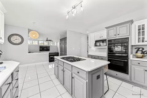 940 Burnham Ct, Aurora, IL 60502 photo 11