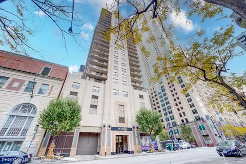 635 N Dearborn St #1403, Chicago, IL 60654