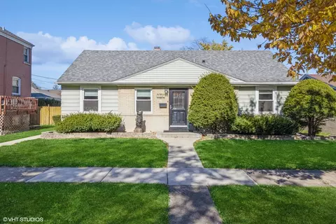 9542 Monroe Ave, Brookfield, IL 60513