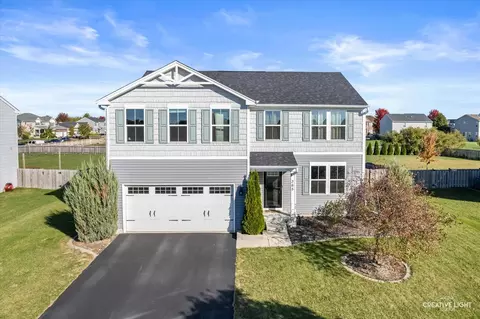 365 Shadow Wood Dr, Yorkville, IL 60560