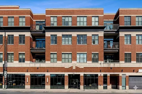2472 W Foster Ave #209, Chicago, IL 60625