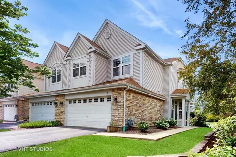 1 Clara Ct, Algonquin, IL 60102