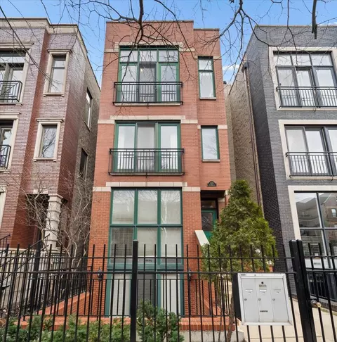 1025 N Hermitage Ave #3, Chicago, IL 60622