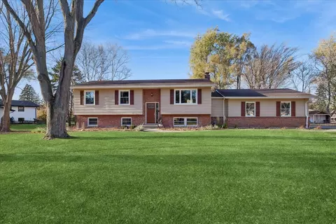 15342 W Clover Ln, Libertyville, IL 60048