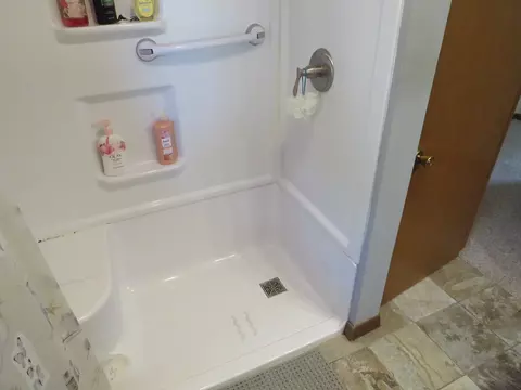 Bath - 740 E Jackson St, Morris, IL 60450 photo 2 of 2