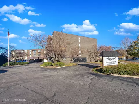 9820 S Pulaski Rd #314, Oak Lawn, IL 60453