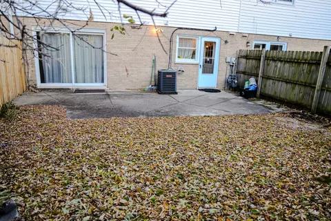 Exterior - 8904 Robin Dr #0, Des Plaines, IL 60016 photo 6 of 6
