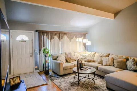 Other - 8904 Robin Dr #0, Des Plaines, IL 60016 photo 1 of 3