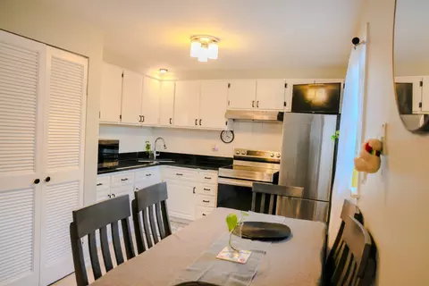 Kitchen - 8904 Robin Dr #0, Des Plaines, IL 60016 photo 3 of 3