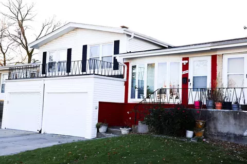 Exterior - 8904 Robin Dr #0, Des Plaines, IL 60016 photo 4 of 6
