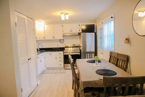 Kitchen - 8904 Robin Dr #0, Des Plaines, IL 60016 photo 1 of 3