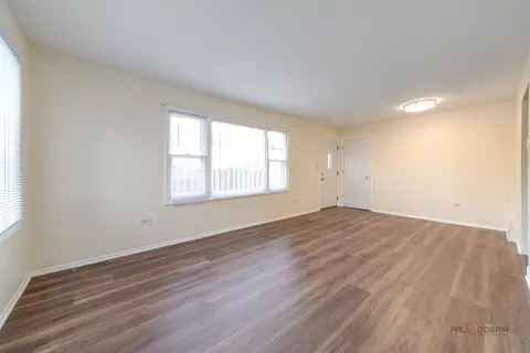 Living - 209 E Pineview Dr, Round Lake Park, IL 60073 photo 2 of 4