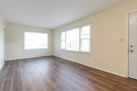Living - 209 E Pineview Dr, Round Lake Park, IL 60073 photo 3 of 4