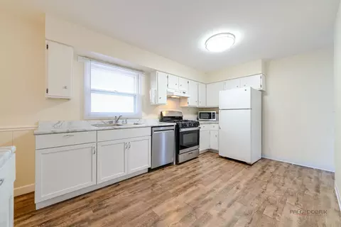 Kitchen - 209 E Pineview Dr, Round Lake Park, IL 60073 photo 1 of 3