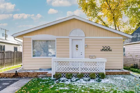 Exterior - 209 E Pineview Dr, Round Lake Park, IL 60073 photo 2 of 6
