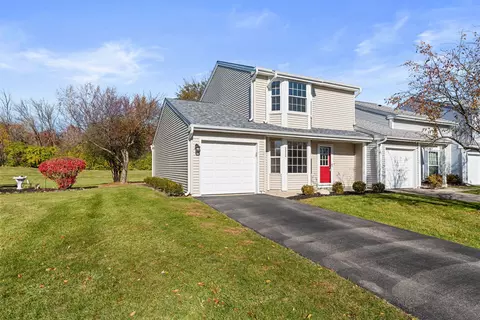 3324 Greenwich Ln, Island Lake, IL 60042