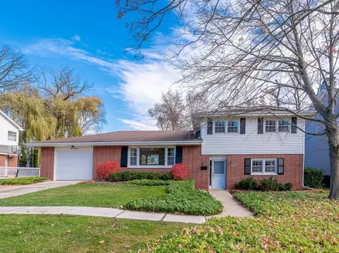 619 Rockland Ave, Lake Bluff, IL 60044