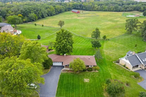 1406 W Lincoln Rd, Mchenry, IL 60051