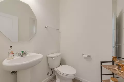Bath - 531 Alpine Dr, Algonquin, IL 60102 photo 1 of 2