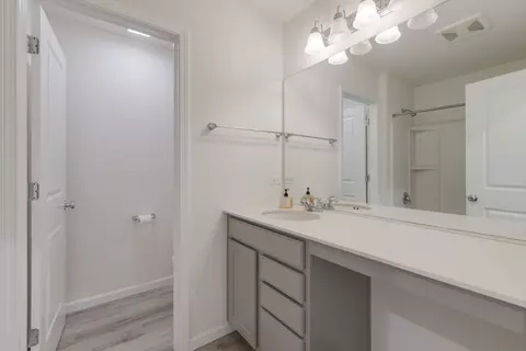Bath - 531 Alpine Dr, Algonquin, IL 60102 photo 2 of 2