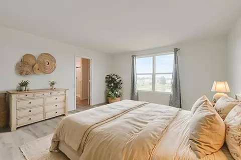 Bedroom - 531 Alpine Dr, Algonquin, IL 60102 photo 1 of 3