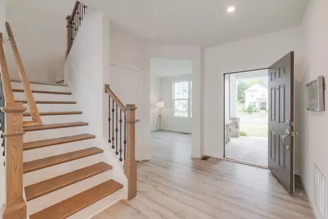 Entry Way - 531 Alpine Dr, Algonquin, IL 60102 photo 1 of 5