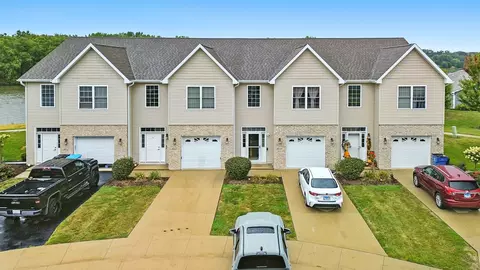 1613 Riverside Cir, Dixon, IL 61021