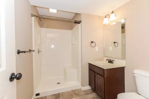 Bath - 1646 Belclare Rd, Normal, IL 61761 photo 4 of 4