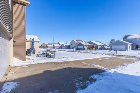Exterior - 1646 Belclare Rd, Normal, IL 61761 photo 6 of 6