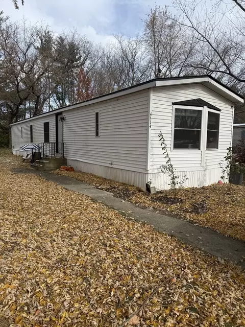 4514 Harris Dr, Poplar Grove, IL 61065