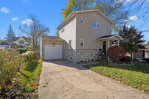 311 Ohio Ave, Saint Charles, IL 60174