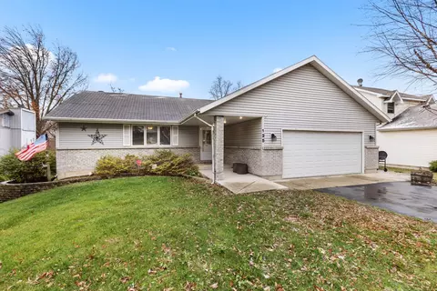 125 Heath Cliff Dr, Poplar Grove, IL 61065