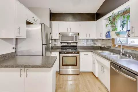 Kitchen - 7843 Massasoit Ave, Burbank, IL 60459 photo 1 of 2