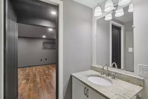 Bath - 14545 Kostner Ave, Midlothian, IL 60445 photo 5 of 5