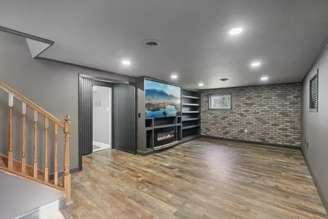 Living - 14545 Kostner Ave, Midlothian, IL 60445 photo 4 of 5