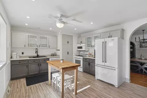 Kitchen - 14545 Kostner Ave, Midlothian, IL 60445 photo 1 of 2