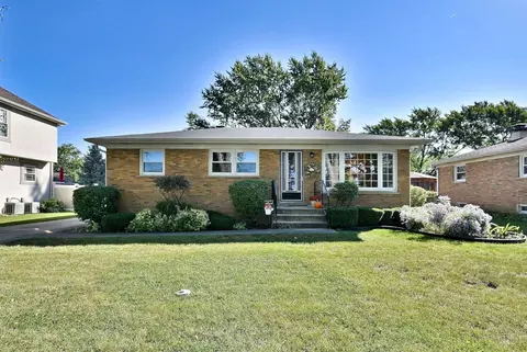 1105 S Fern Dr, Mount Prospect, IL 60056