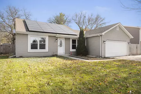 310 N Huntington Dr, Mchenry, IL 60050