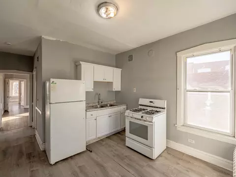 Kitchen - 6218 S Artesian Ave, Chicago, IL 60629 photo 3 of 4