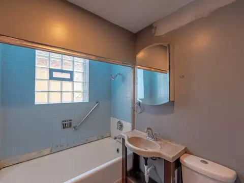 Bath - 6218 S Artesian Ave, Chicago, IL 60629 photo 1 of 3