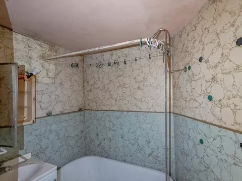 Bath - 6218 S Artesian Ave, Chicago, IL 60629 photo 3 of 3