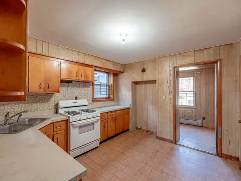 Kitchen - 6218 S Artesian Ave, Chicago, IL 60629 photo 2 of 4
