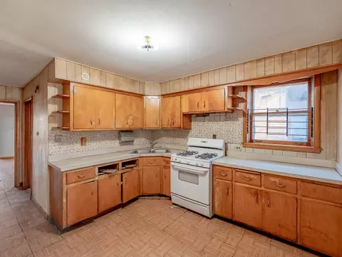 Kitchen - 6218 S Artesian Ave, Chicago, IL 60629 photo 1 of 4