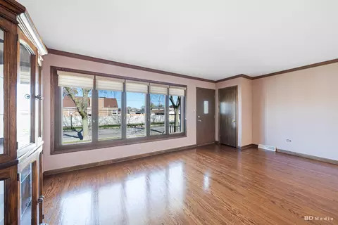 Living - 6721 W 59th St, Chicago, IL 60638 photo 2 of 2