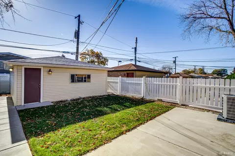 Exterior - 6721 W 59th St, Chicago, IL 60638 photo 4 of 5