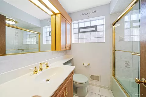 Bath - 6721 W 59th St, Chicago, IL 60638 photo 1 of 2