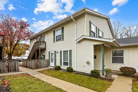 817 Wellington Ave #817, Elk Grove Village, IL 60007